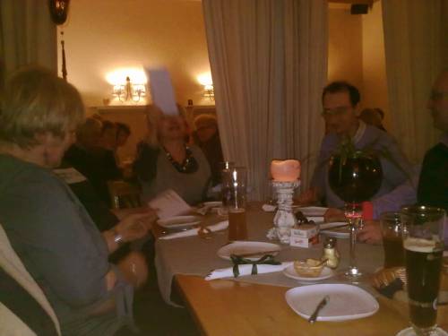 Mama Olk vertielt Fotos