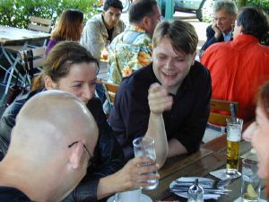 Glopf+Freundin-Kopf-im-Weg