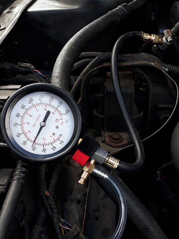 Benzindruck LeBaron 3L V6, kalt
