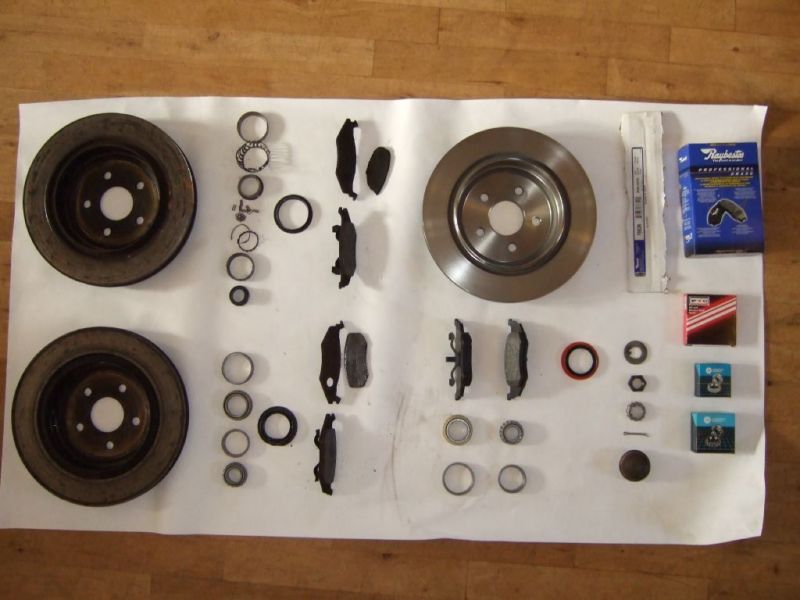 Radlagerwechsel 1
Teile zum Radlager und Bremsenwechsel an der Hinterachse (neu und alt)
