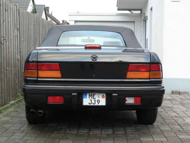 1. LÃ¶sung fÃ¼r den Umbau EU-Heck
Ein Woody ;-)
Schwarz lackiertes Brett zwischen den Leuchten.
