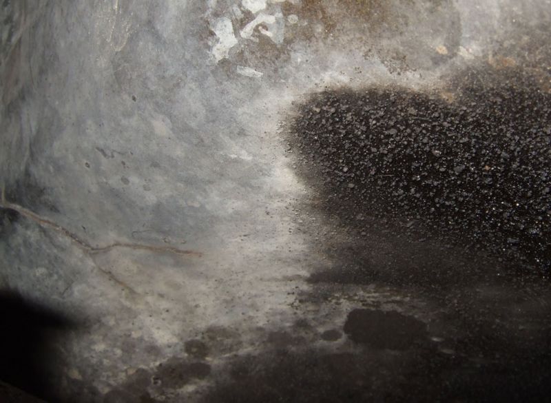 Riss im Blech Detail
Noch mal im Detail. Der Riss ist gut 10 cm lang.
