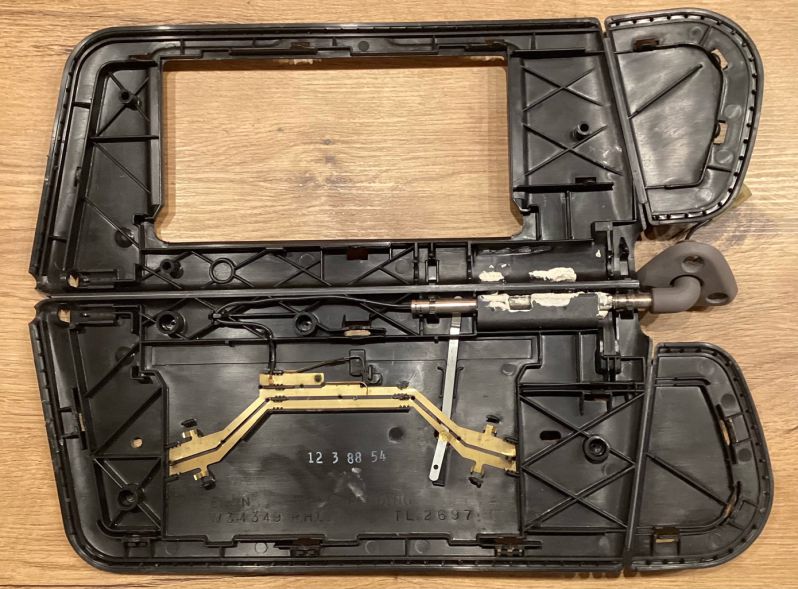 Innenleben Sonnenblende auf
