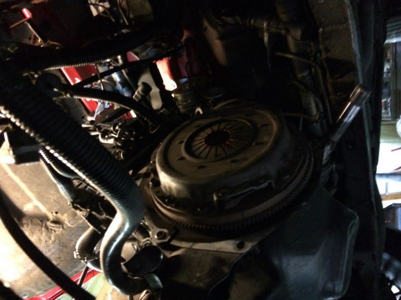 Getriebeaustausch
Ausgebautes Hand-Schaltgetriebe beim 2.2l T2
Das Getriebe ist raus, nun gleich noch eine neue Kupplung
Jede Menge Arbeit...

Schlüsselwörter: Getriebeausbau;Kupplung