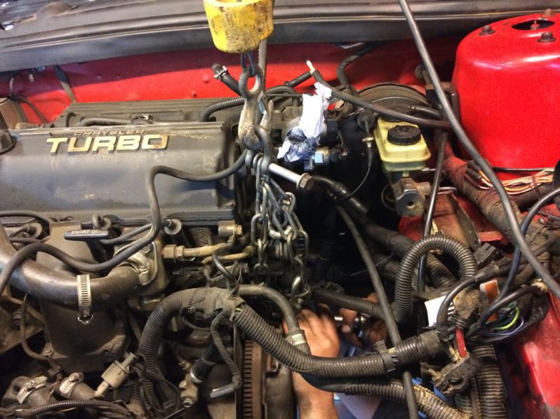 Getriebeaustausch
Getriebeaustausch 2.2l T2 Handschaltgetriebe
Das Getriebe ist raus, nun gleich noch eine neue Kupplung
Jede Menge Arbeit...
Schlüsselwörter: Getriebe;Schaltgetriebe;Getriebeausbau