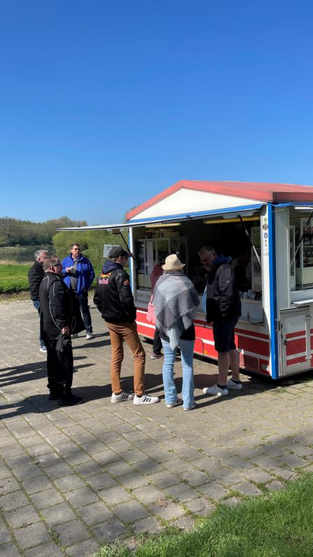 Mittagspause an der Weser in Reileifzen
Weser-Bergland Tour 25. April 2026
Bodenwerder - Rühler Schweiz - Burgruine Polle - Schloss Hämelschenburg
Schlüsselwörter: Saisoneröffnung;2026;Weser-Bergland;Tour;Hannover