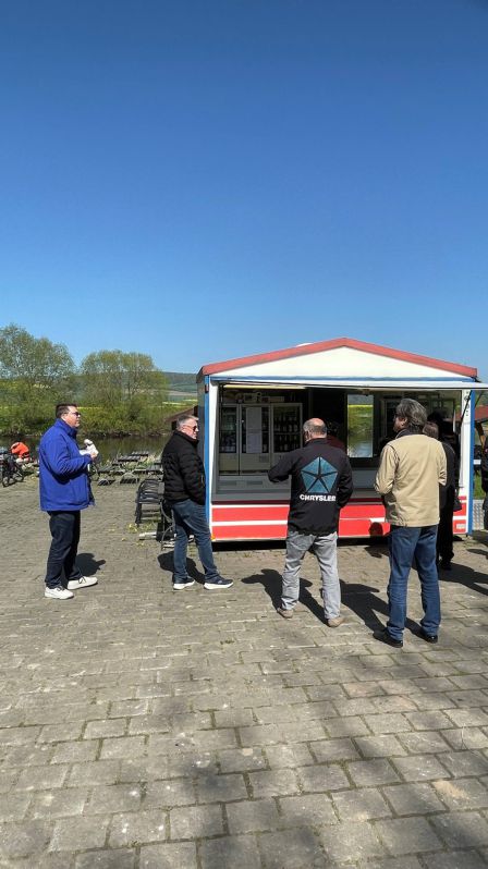 Mittagspause an der Weser in Reileifzen
Weser-Bergland Tour 25. April 2026
Bodenwerder - Rühler Schweiz - Burgruine Polle - Schloss Hämelschenburg
Schlüsselwörter: Saisoneröffnung;2026;Weser-Bergland;Tour;Hannover