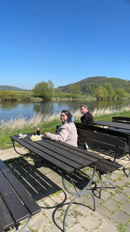 Mittagspause an der Weser in Reileifzen
Weser-Bergland Tour 25. April 2026
Bodenwerder - Rühler Schweiz - Burgruine Polle - Schloss Hämelschenburg
Schlüsselwörter: Saisoneröffnung;2026;Weser-Bergland;Tour;Hannover