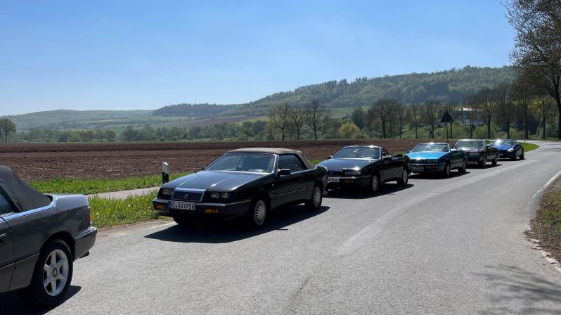 Warten auf die Gierseilfähre bei Polle
Weser-Bergland Tour 25. April 2026
Bodenwerder - Rühler Schweiz - Burgruine Polle - Schloss Hämelschenburg
Schlüsselwörter: Saisoneröffnung;2026;Weser-Bergland;Tour;Hannover