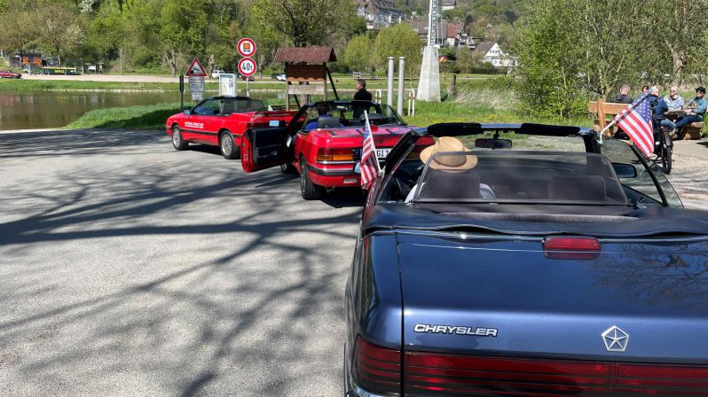 Warten auf die Gierseilfähre bei Polle
Weser-Bergland Tour 25. April 2026
Bodenwerder - Rühler Schweiz - Burgruine Polle - Schloss Hämelschenburg
Schlüsselwörter: Saisoneröffnung;2026;Weser-Bergland;Tour;Hannover