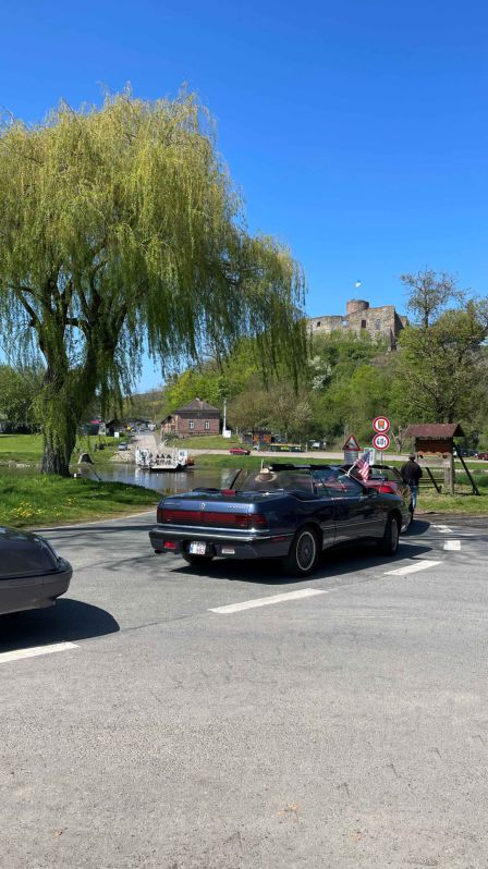 Warten auf die Gierseilfähre bei Polle
Weser-Bergland Tour 25. April 2026
Bodenwerder - Rühler Schweiz - Burgruine Polle - Schloss Hämelschenburg
Schlüsselwörter: Saisoneröffnung;2026;Weser-Bergland;Tour;Hannover