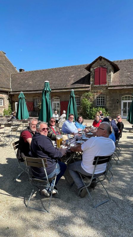 Schloss Hämelschenburg
Weser-Bergland Tour 25. April 2026
Bodenwerder - Rühler Schweiz - Burgruine Polle - Schloss Hämelschenburg
Schlüsselwörter: Saisoneröffnung;2026;Weser-Bergland;Tour;Hannover