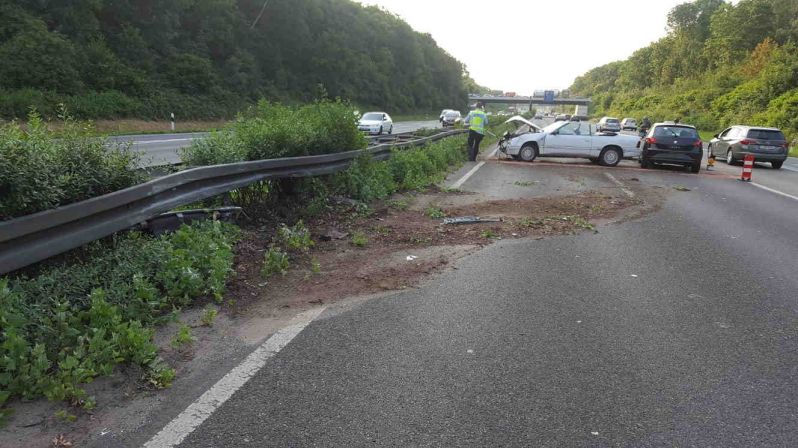 Nu is er hin 1 :-(
Crash auf der A57, morgens im Berufsverkehr

