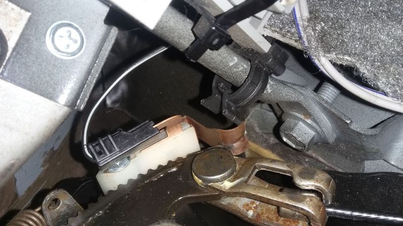 Schalter Feststellbremse
1989 LeBaron 2,5L Turbo
Schlüsselwörter: Schalter;Signalgeber;Feststellbremse;eingebaut