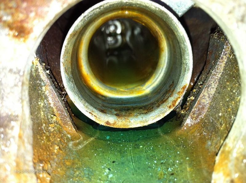 KÃ¼hlwasserproblem III
...und so die Motorseitige (quasi der weibliche Teil- wenn Ihr wisst was ich mein...;-)) sitzt direkt im V des 6-Zylinders
Schlüsselwörter: KÃ¼hlwasserverlust