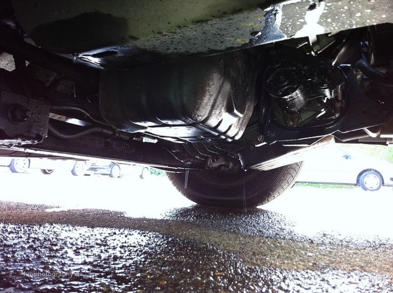 KÃ¼hlwasserproblem V
Feuchtgebiete....es sifft wie die Sau! und ich weiss nicht genau woher. Irgendwo im Zylinder V...
