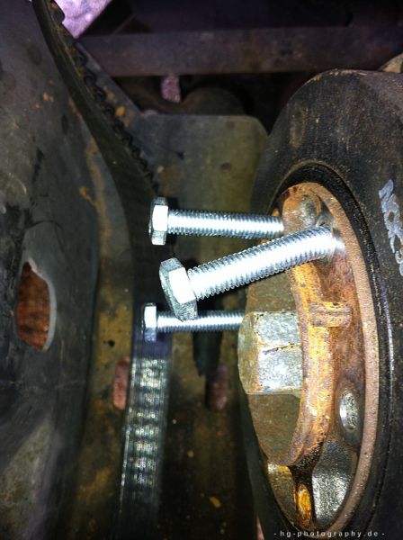 KÃ¼hlwasserproblem XI
Der Tip war gut... aber die Schrauben schlecht...! ;-)
Schlüsselwörter: TorsionsdÃ¤mpfer