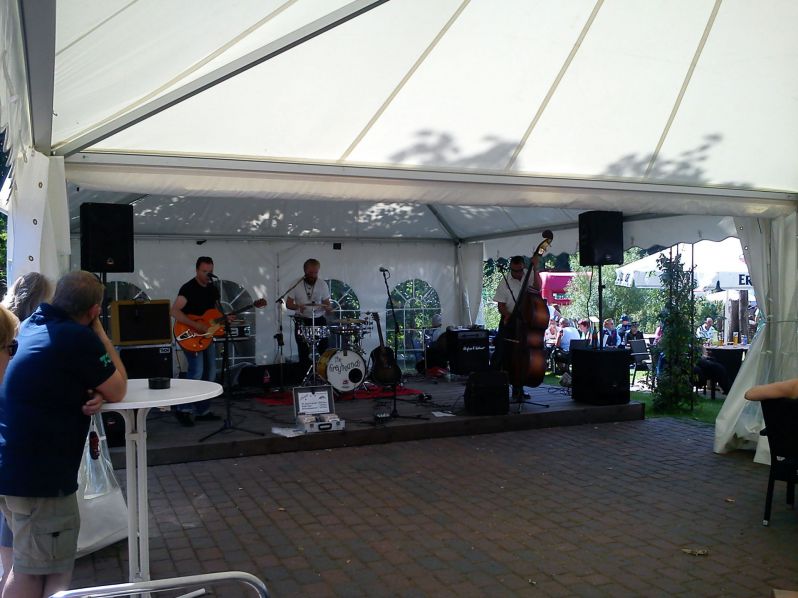 US-Cars und Oldtimer-Treffen in Bredeneek 09.08 2015
Die Mucke
