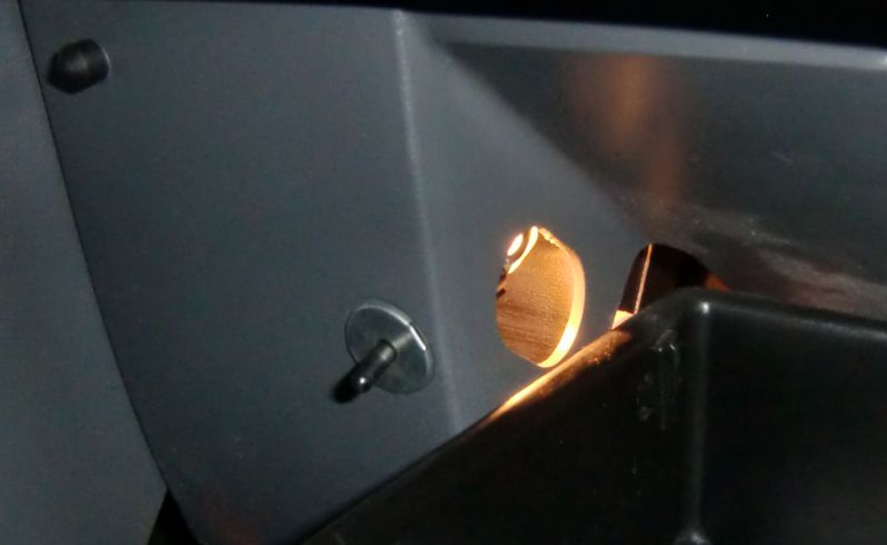 Handschuhfachbeleuchtung 89er LeBaron
Schlüsselwörter: Handschuhfachbeleuchtung;89er;LeBaron