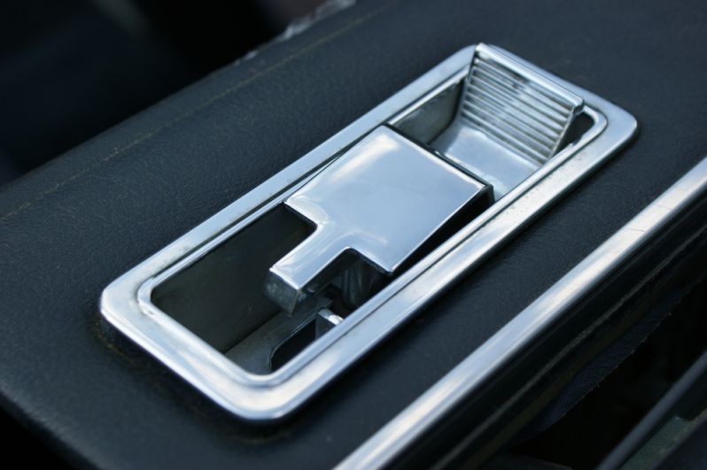 Verriegelung der Dachpersenning Komplettansicht
Schlüsselwörter: Verdeck;Verriegelung;Persenning;Reparatur