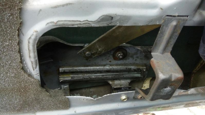 Fensterheber
aus Fphrungsschiene gerutscht
Schlüsselwörter: Fensterheber