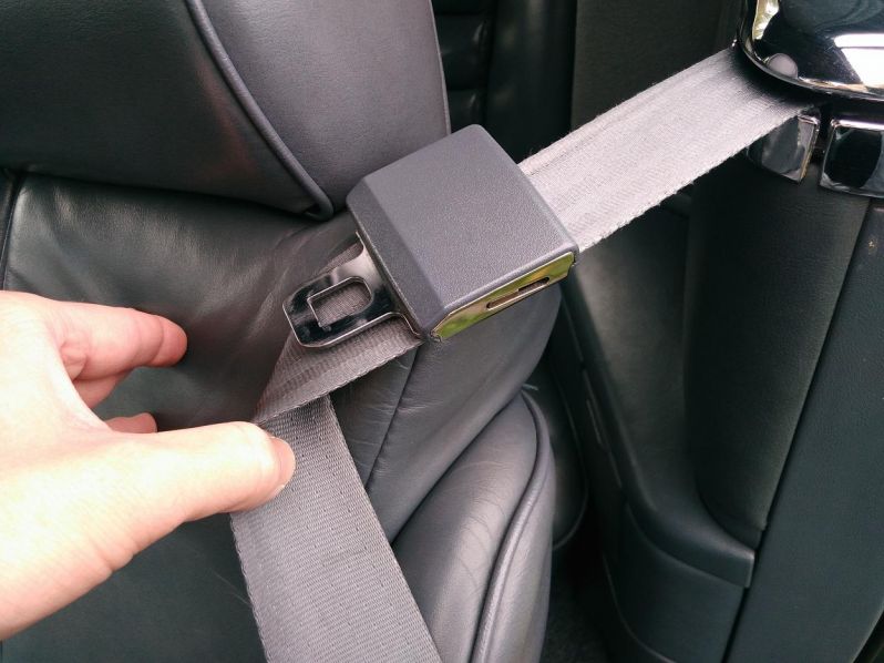 Sicherheitsgurt 1988er Turbo I
WeiÃŸ jemand, ob es sich hierbei um eine originale GurtschlieÃŸe handelt? Und wenn ja, hat jemand eine in dem Stil abzugeben?
Schlüsselwörter: Gurt;Belt;Sicherheitsgurt