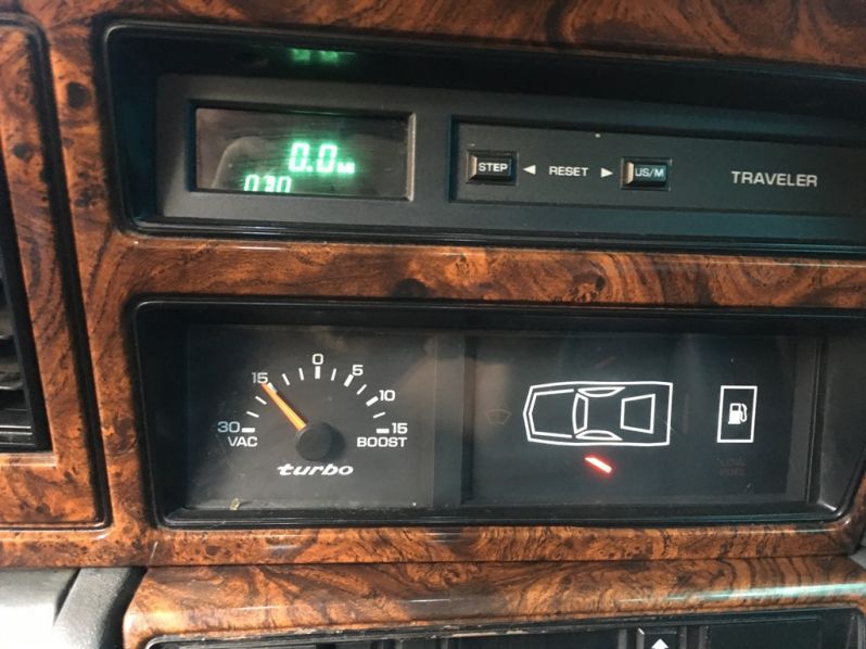 Turbo Anzeige
Schlüsselwörter: Chrysler Lebaron 2.5L Turbo1 3 Gang Aut.