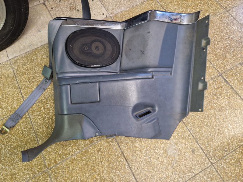 Hintere innere Seitenverkleidungen in hellblau
Schlüsselwörter: Hintere innere Seitenverkleidungen in hellblau