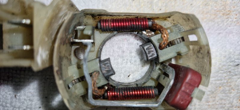 Kohlen vom Fensterhebermotor
