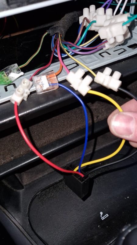 Radio Anschluss Belegung
Schlüsselwörter: Radio;Anschluss;Belegung;Dauerplus;Masse falsch